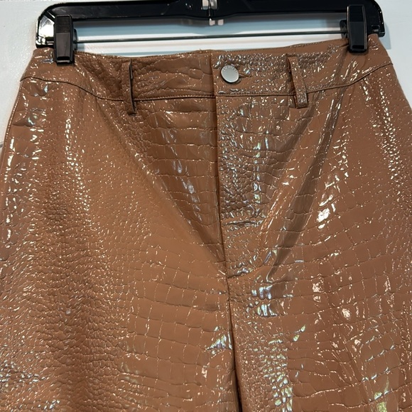 🔵 SHEIN Glossy Tan Faux Leather Croc-Embossed Pants Size Medium 6 - Picture 2 of 10
